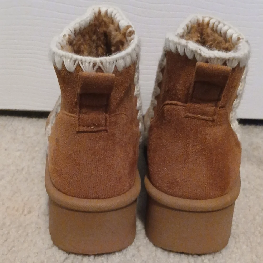 BAMBOO Brown Suede Platform Cream Stitching Booties Women's 8